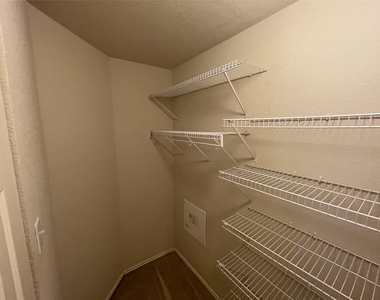 1211 Peyton Pl - Photo Thumbnail 24