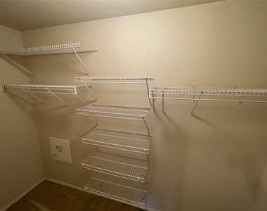 1211 Peyton Pl - Photo Thumbnail 25