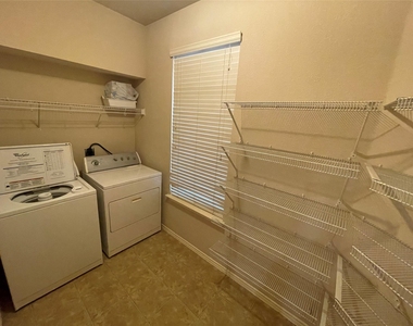 1211 Peyton Pl - Photo Thumbnail 11