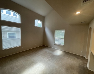 1211 Peyton Pl - Photo Thumbnail 3