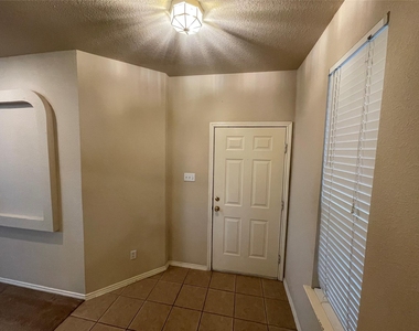 1211 Peyton Pl - Photo Thumbnail 2