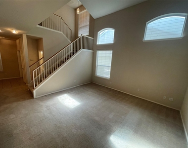 1211 Peyton Pl - Photo Thumbnail 5