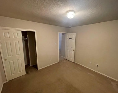 1211 Peyton Pl - Photo Thumbnail 16