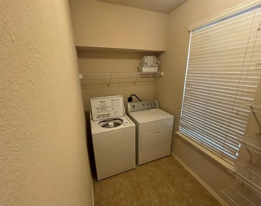 1211 Peyton Pl - Photo Thumbnail 12