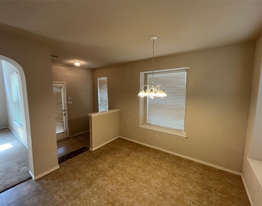 1211 Peyton Pl - Photo Thumbnail 9