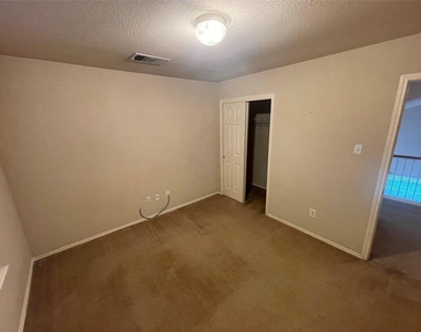 1211 Peyton Pl - Photo Thumbnail 15