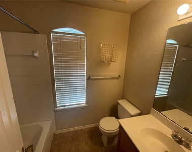 1211 Peyton Pl - Photo Thumbnail 17