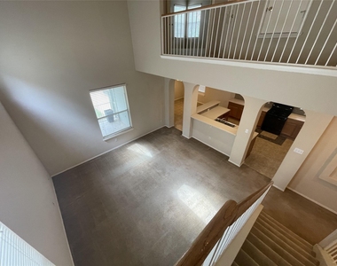 1211 Peyton Pl - Photo Thumbnail 6