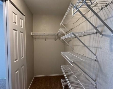 5157 Hartson - Photo Thumbnail 30