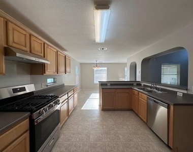 5157 Hartson - Photo Thumbnail 4