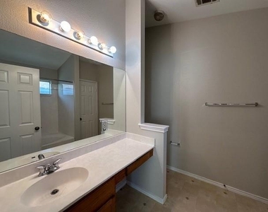 5157 Hartson - Photo Thumbnail 29