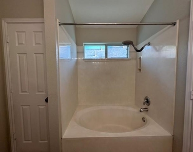 5157 Hartson - Photo Thumbnail 28