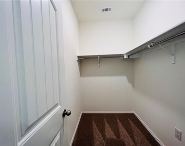 6409 Wagon Spring St - Photo Thumbnail 6