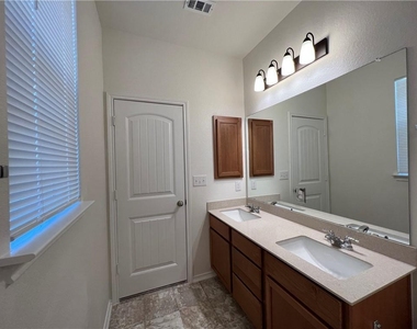 6409 Wagon Spring St - Photo Thumbnail 8