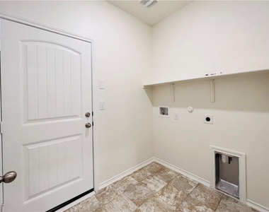 6409 Wagon Spring St - Photo Thumbnail 12