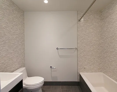 555 10th Avenue - Photo Thumbnail 5