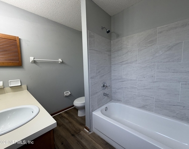 13326 Currituck Drive N - Photo Thumbnail 5