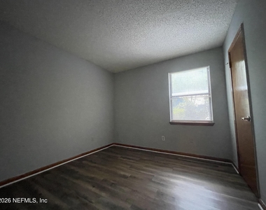 13326 Currituck Drive N - Photo Thumbnail 7