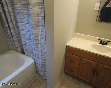 9525 Campus Avenue - Photo Thumbnail 4