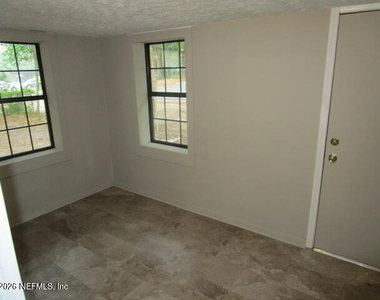 9525 Campus Avenue - Photo Thumbnail 2