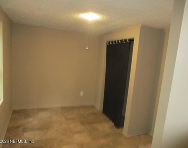 9525 Campus Avenue - Photo Thumbnail 5