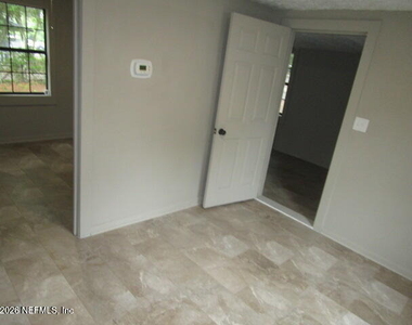 9525 Campus Avenue - Photo Thumbnail 6