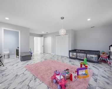 1450 Wentworth Avenue - Photo Thumbnail 39