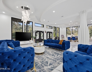 1450 Wentworth Avenue - Photo Thumbnail 18