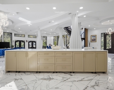 1450 Wentworth Avenue - Photo Thumbnail 16
