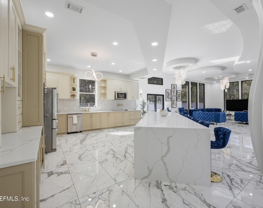 1450 Wentworth Avenue - Photo Thumbnail 5