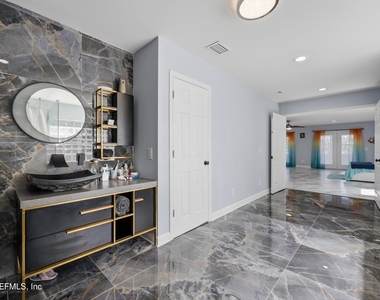 1450 Wentworth Avenue - Photo Thumbnail 53