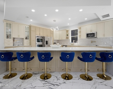 1450 Wentworth Avenue - Photo Thumbnail 15