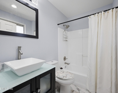 1450 Wentworth Avenue - Photo Thumbnail 49