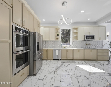 1450 Wentworth Avenue - Photo Thumbnail 13