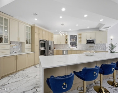 1450 Wentworth Avenue - Photo Thumbnail 6