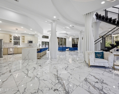 1450 Wentworth Avenue - Photo Thumbnail 4