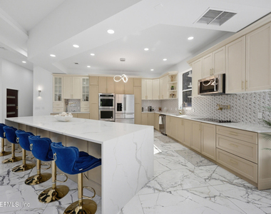 1450 Wentworth Avenue - Photo Thumbnail 7