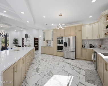 1450 Wentworth Avenue - Photo Thumbnail 9