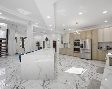 1450 Wentworth Avenue - Photo Thumbnail 8