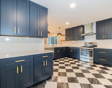 339 Lincoln Avenue - Photo Thumbnail 10