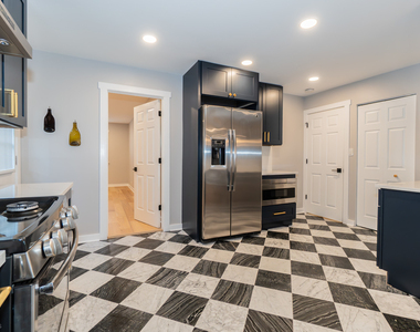 339 Lincoln Avenue - Photo Thumbnail 8