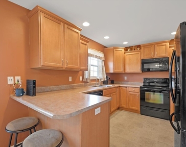 705 Bergamot Street - Photo Thumbnail 5