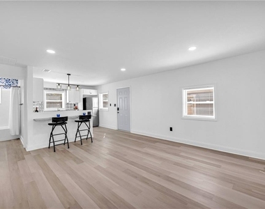 315 Evans Street - Photo Thumbnail 6