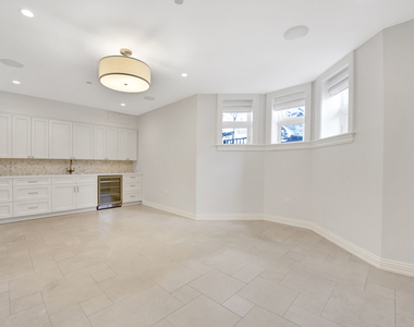 105 W Chestnut Street - Photo Thumbnail 16