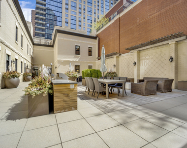 105 W Chestnut Street - Photo Thumbnail 14