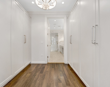 105 W Chestnut Street - Photo Thumbnail 8