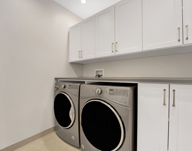 105 W Chestnut Street - Photo Thumbnail 22