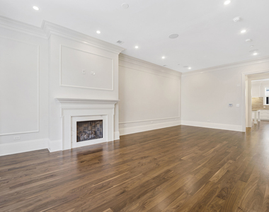 105 W Chestnut Street - Photo Thumbnail 1