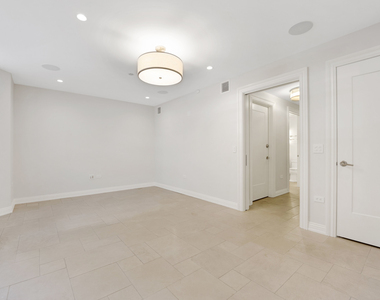 105 W Chestnut Street - Photo Thumbnail 17