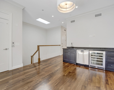 105 W Chestnut Street - Photo Thumbnail 28